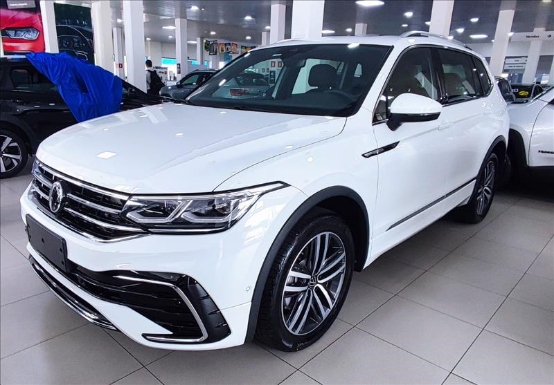 //www.autoline.com.br/carro/volkswagen/tiguan-allspace-20-300-tsi-r-line-16v-gasolina-4p-turbo-autom/2024/sao-paulo-sp/24920831