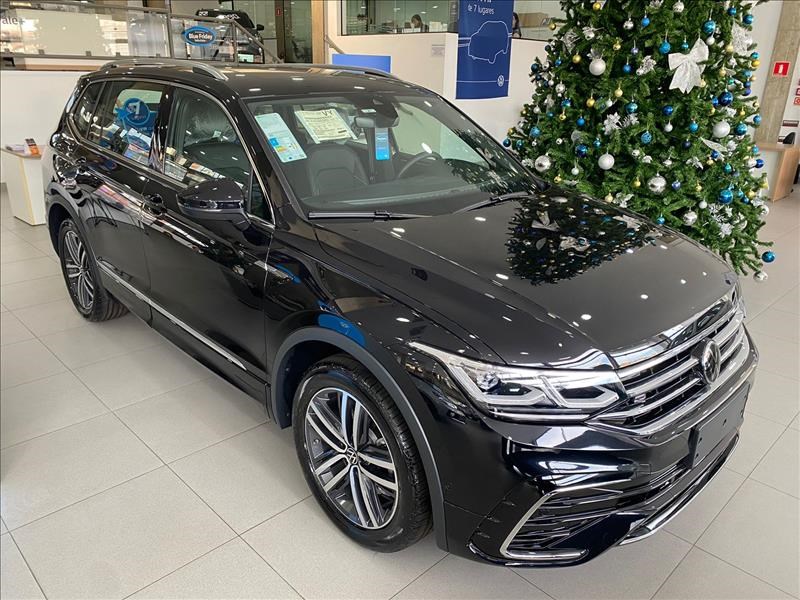 //www.autoline.com.br/carro/volkswagen/tiguan-allspace-20-300-tsi-r-line-16v-gasolina-4p-turbo-autom/2024/sao-paulo-sp/24920988