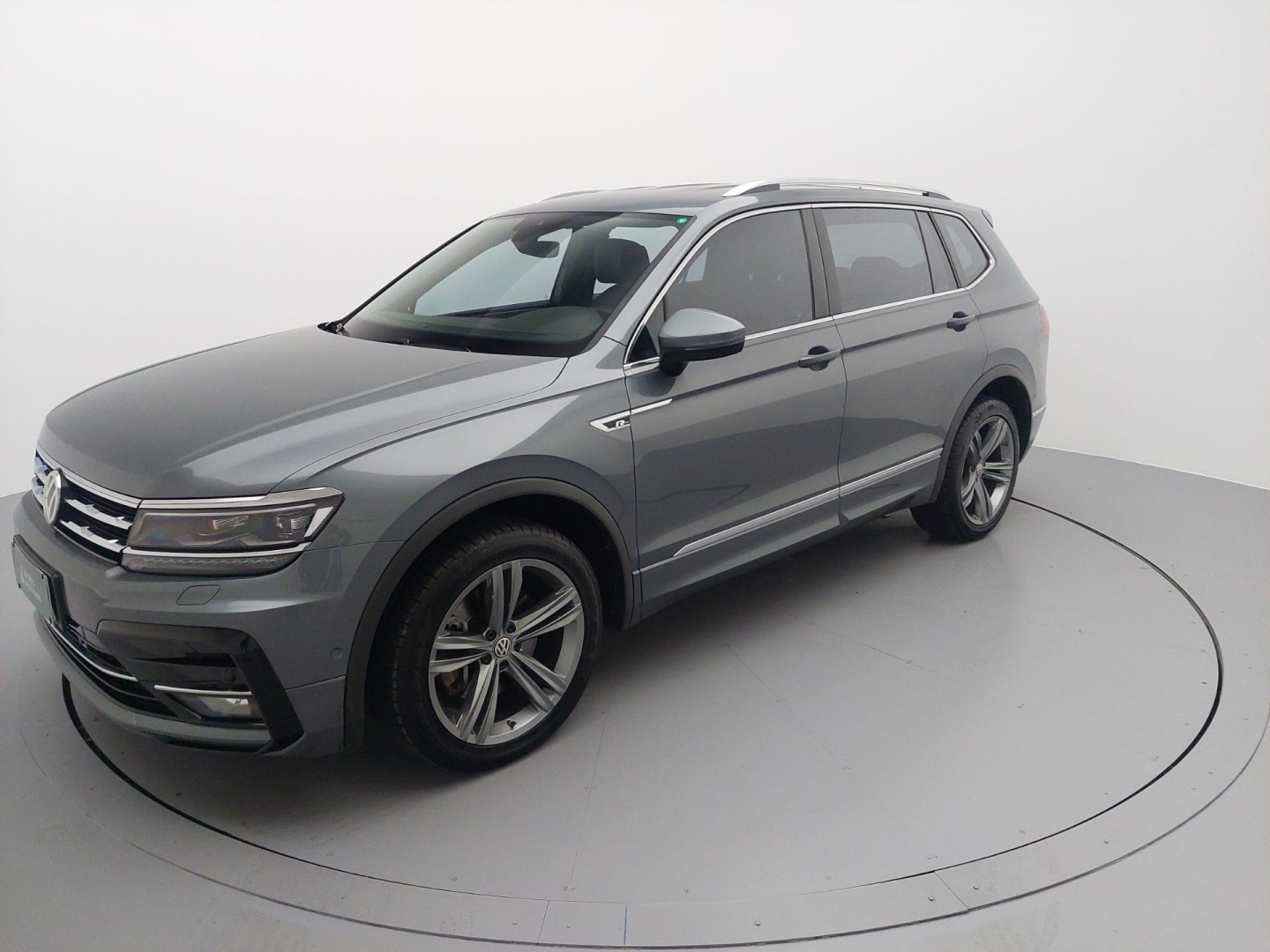 //www.autoline.com.br/carro/volkswagen/tiguan-allspace-20-350-tsi-r-line-16v-gasolina-4p-4x4-turbo-a/2019/sao-paulo-sp/24944604