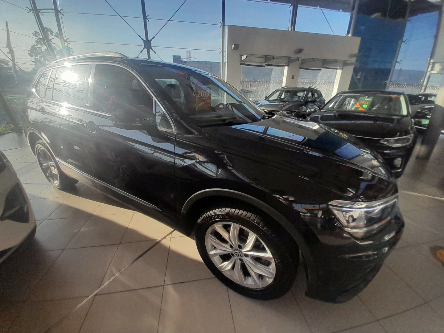 //www.autoline.com.br/carro/volkswagen/tiguan-allspace-14-250-tsi-comfortline-16v-flex-4p-turbo-auto/2019/sao-paulo-sp/25020290
