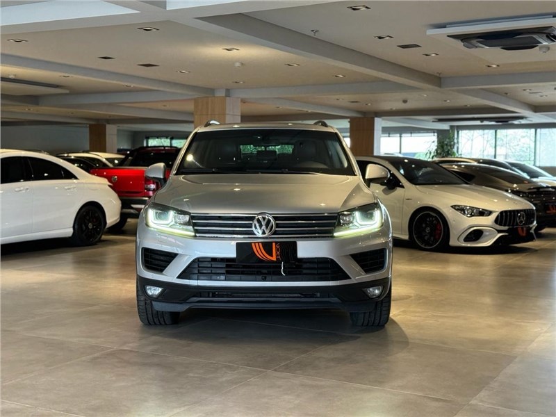 //www.autoline.com.br/carro/volkswagen/touareg-36-v6-fsi-24v-gasolina-4p-4x4-automatico/2015/santo-andre-sp/23774899