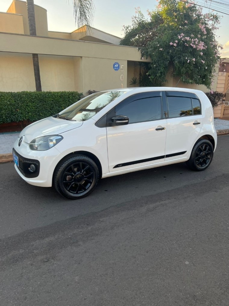 //www.autoline.com.br/carro/volkswagen/up-10-tsi-move-12v-flex-4p-turbo-manual/2017/ribeirao-preto-sp/23870667