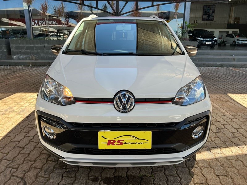//www.autoline.com.br/carro/volkswagen/up-10-170-tsi-xtreme-12v-flex-4p-turbo-manual/2020/brasilia-df/23902519