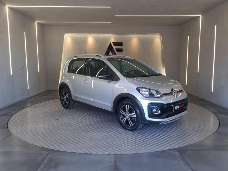 //www.autoline.com.br/carro/volkswagen/up-10-170-tsi-xtreme-12v-flex-4p-turbo-manual/2020/brasilia-df/25023251