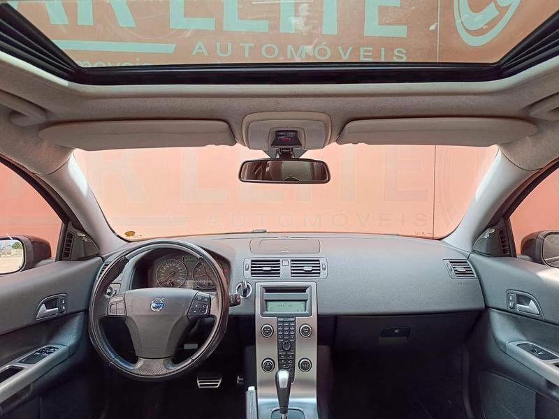 //www.autoline.com.br/carro/volvo/c30-25-t5-20v-gasolina-2p-turbo-automatico/2009/curitiba-pr/24931803