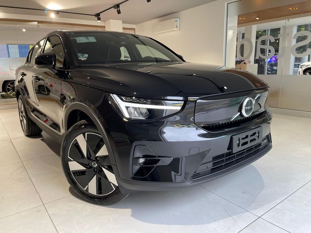 //www.autoline.com.br/carro/volvo/c40-bev-69-kwh-recharge-plus-16v-eletrico-4p-auto/2024/sao-paulo-sp/23626060