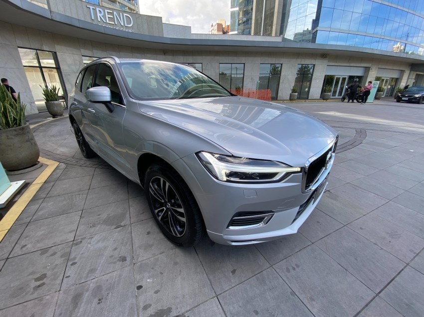 //www.autoline.com.br/carro/volvo/xc60-20-t8-recharge-momentum-awd-16v-flex-4p-autom/2020/porto-alegre-rs/24705807