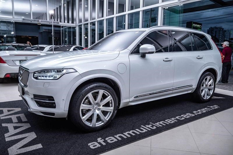 //www.autoline.com.br/carro/volvo/xc90-20-t8-recharge-inscription-16v-flex-4p-4x4-au/2018/curitiba-pr/25012786