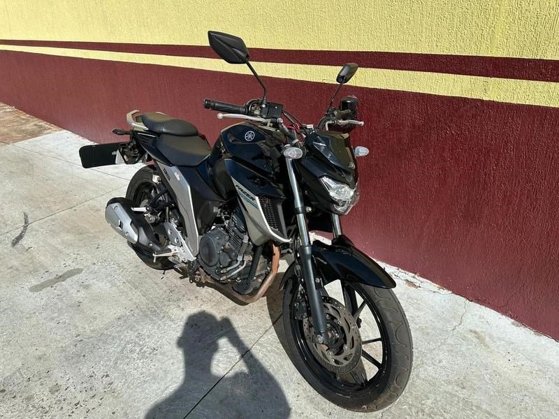 //www.autoline.com.br/moto/yamaha/fz25-250-fazer-flex/2020/campo-grande-ms/24897878