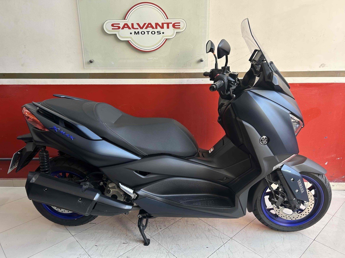 //www.autoline.com.br/moto/yamaha/xmax-250-abs/2023/sao-paulo-sp/25027560